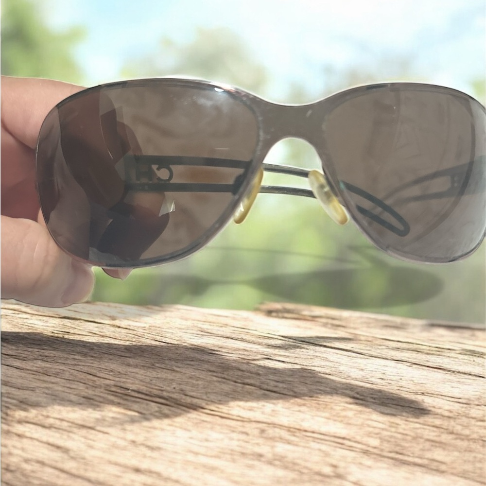 CHANEL Black and Rose Gold Sunglasses - Picture 3 of 12